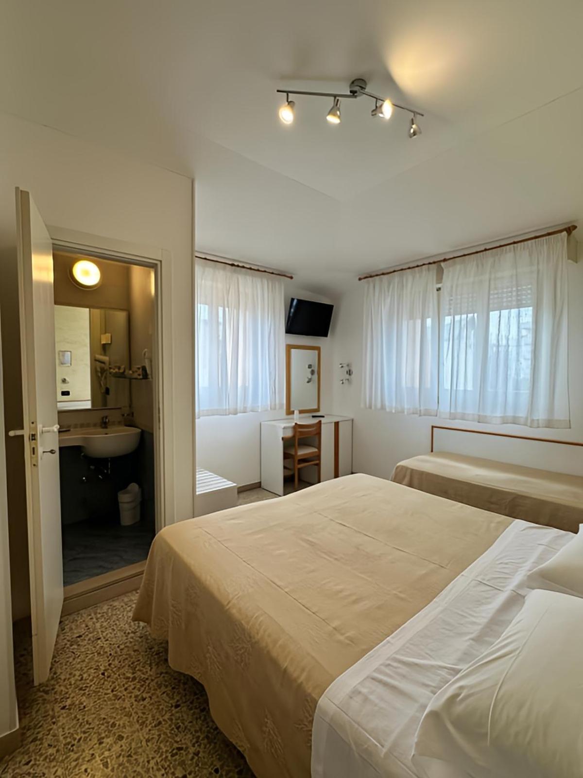 Hotel Piccinelli Rimini Exterior photo